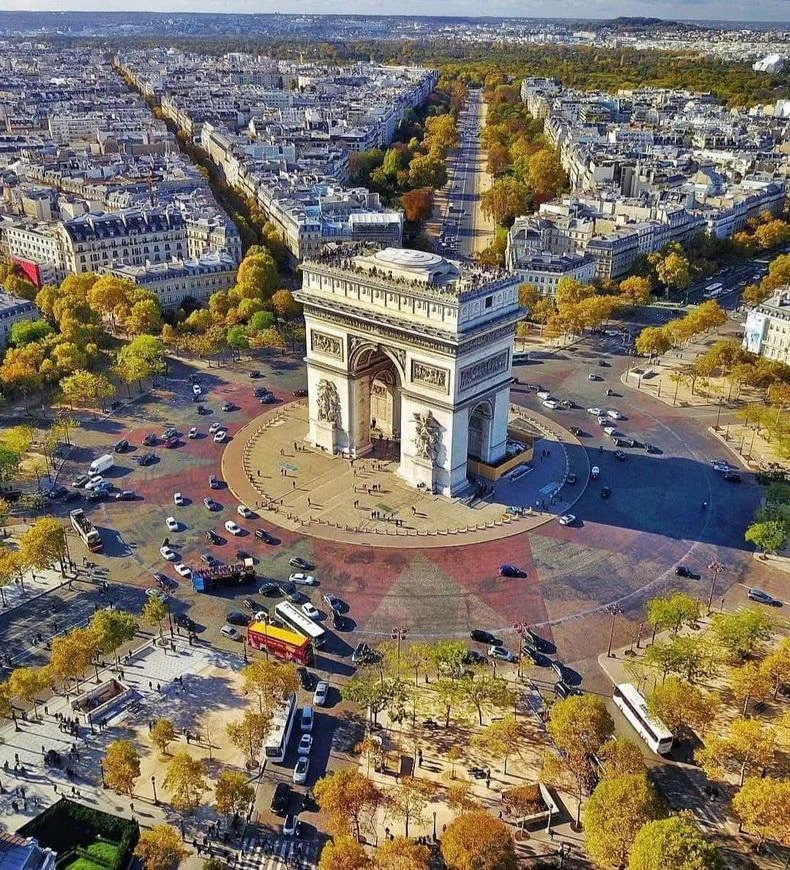 arco di trionfo a Parigi, rotatoria Etoile