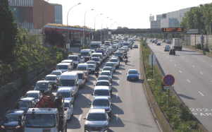 Parigi: corsia più a sinistra è riservata alle auto che trasportano almeno due persone