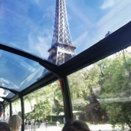 mangiare sopra un PULLMAN che gira per Parigi