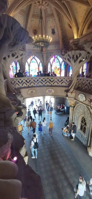 interno del Castello della Bella Addormentata nel Bosco a Disneyland Paris