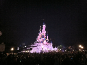 castello disneyland paris by night