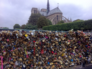 lucchetti innamorati pont archeveche parigi
