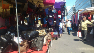mercato delle pulci a Parigi porte Montreuil