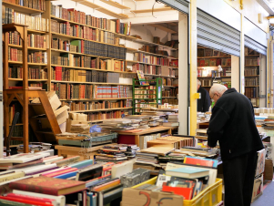 mercato delle pulci a Parigi st-Ouen porte Clignancourt