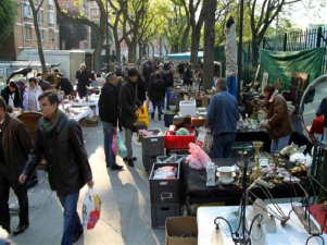 mercato delle pulci a Parigi porte de Vanves