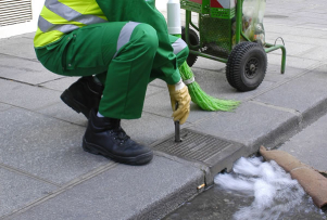 pulizia delle strade a Parigi...Bouches de lavage