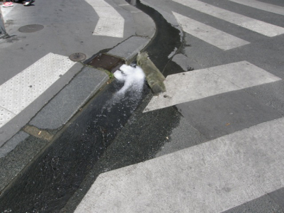 la pulizia delle strade a Parigi...Bouches de lavage