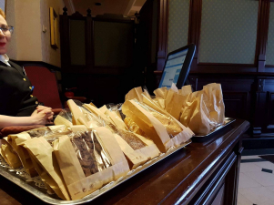 salon mickey azionisti disneyland