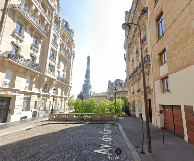 selfie su torre Eiffel da avenue de Camoens a Parigi
