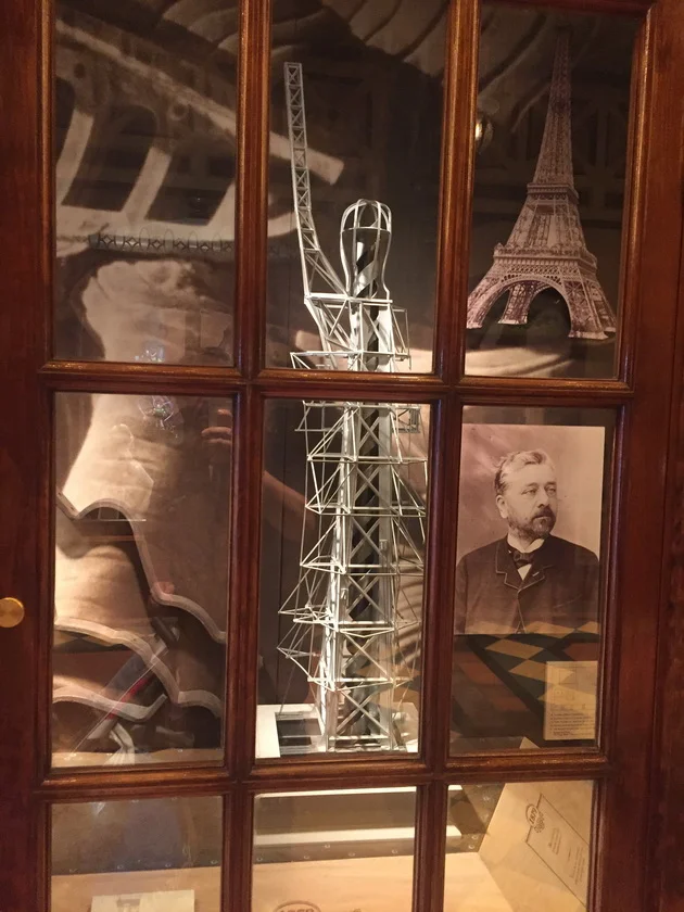 statua libertà parigi in liberty arcade a disneyland paris