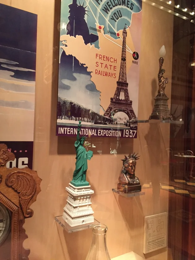 statua libertà parigi in liberty arcade a disneyland paris