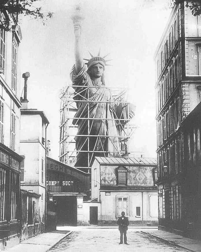 costruzione in francia della statua libertà di eiffel