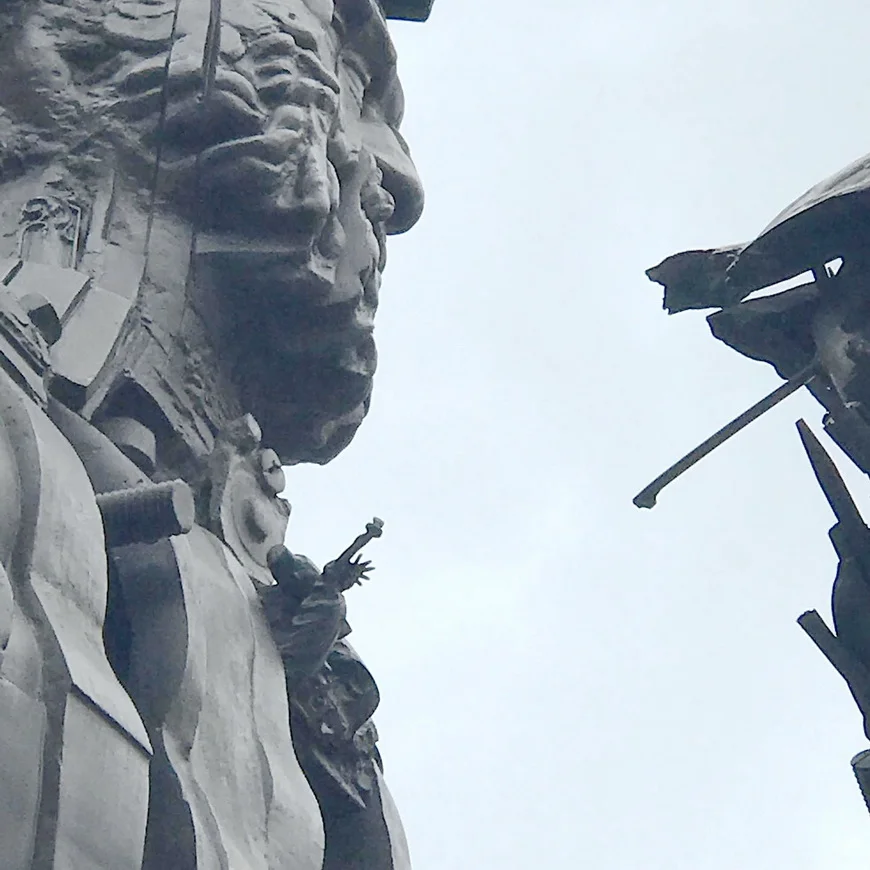 le centaur cesar statua libertà parigi