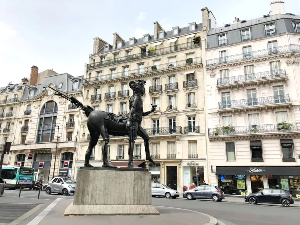 le centaur cesar statua libertà parigi