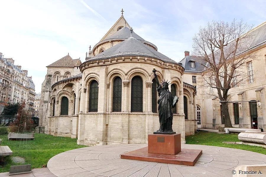 statua libertà al museo arti e mestieri di parigi