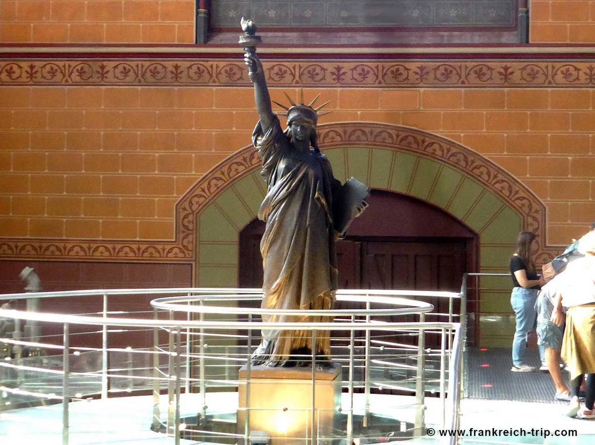 statua della libertà al museo Arti e Mestieri di Parigi.