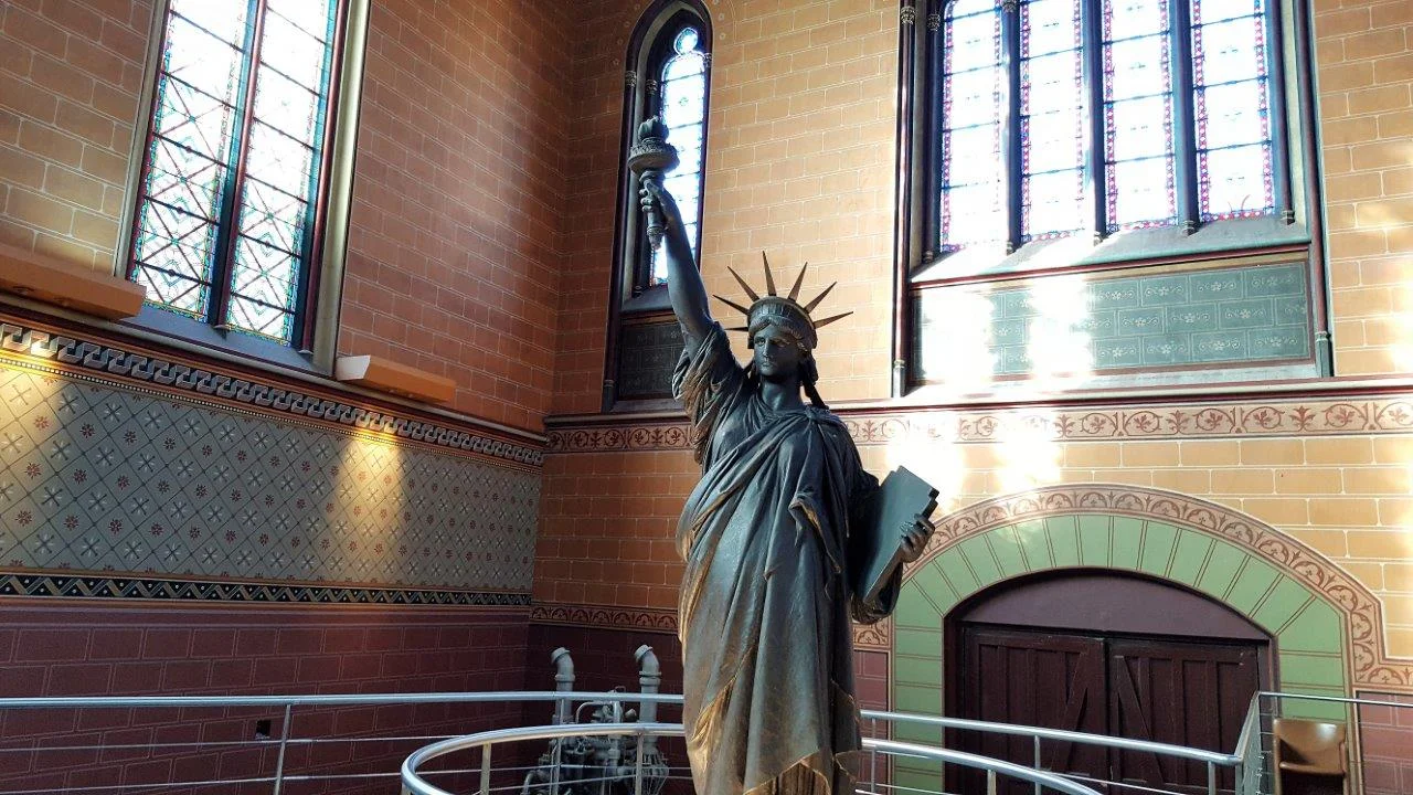 statua libertà al museo arti e mestieri di parigi