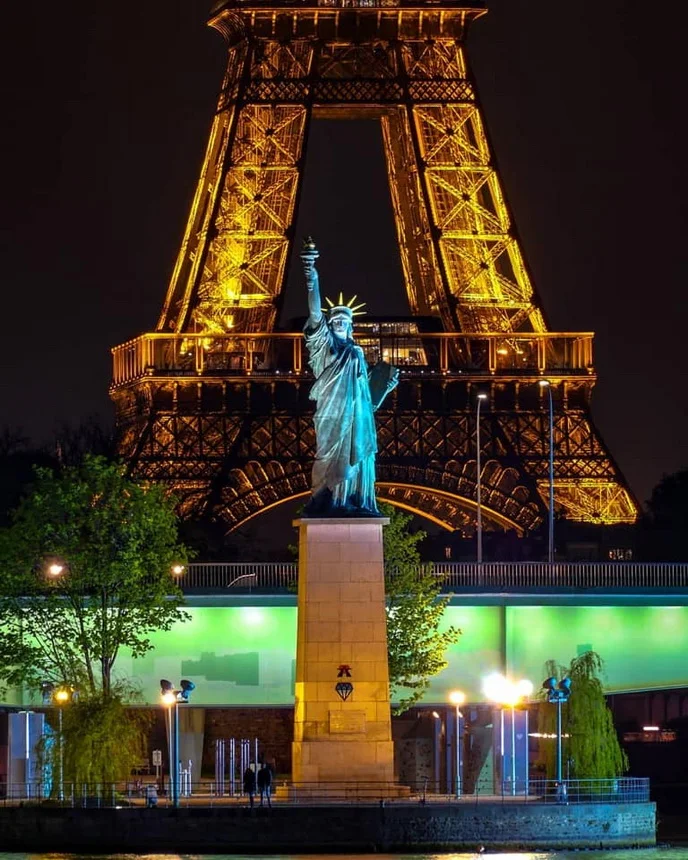 statua libertà a parigi pont grenelle