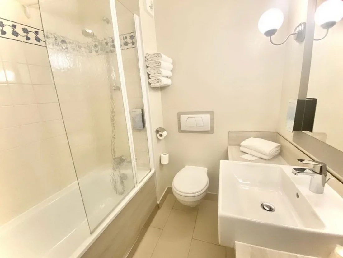 bagno hotel Campanile Val de France