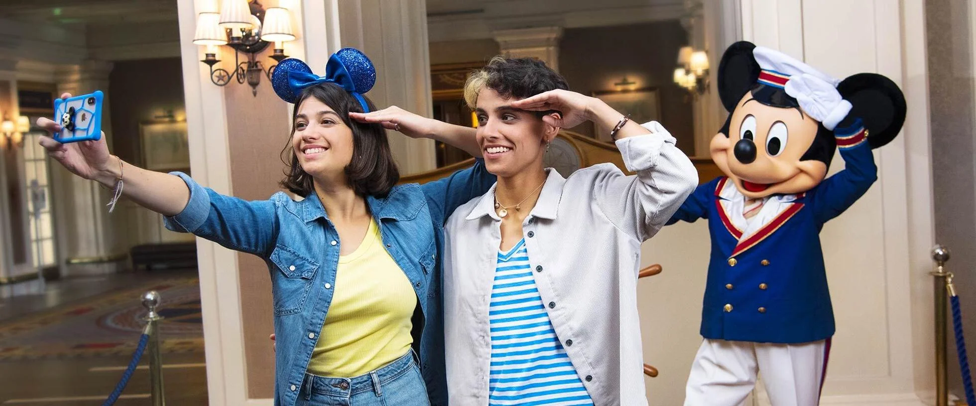 personaggi all hotel newport bay club disneyland paris