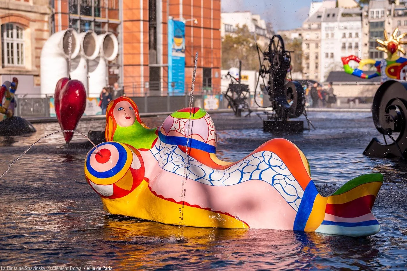 fontana Stravinsky di Niki de Saint Phalle, zona Pompidou-Beaubourg, Parigi