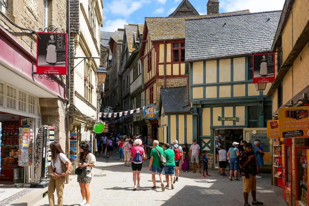 mont saint michel borgo 35