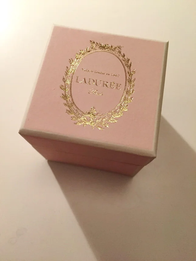 scatola macarons laduree