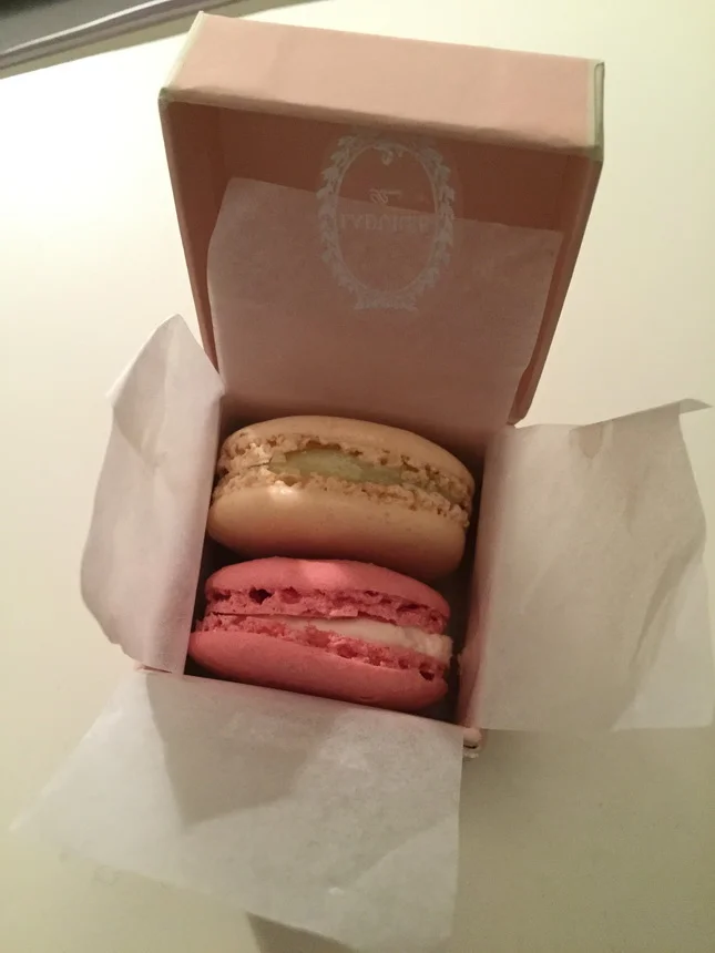 scatola macarons laduree