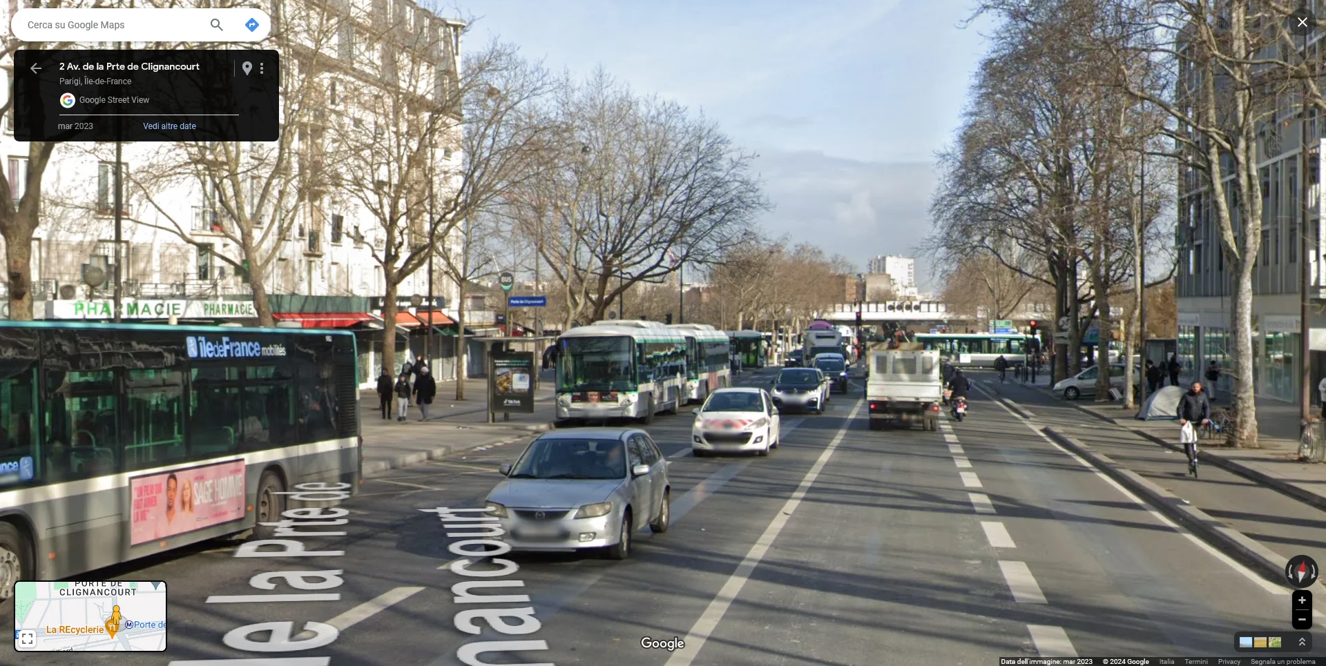 strada per il mercato delle pulci a Parigi st-Ouen porte Clignancourt