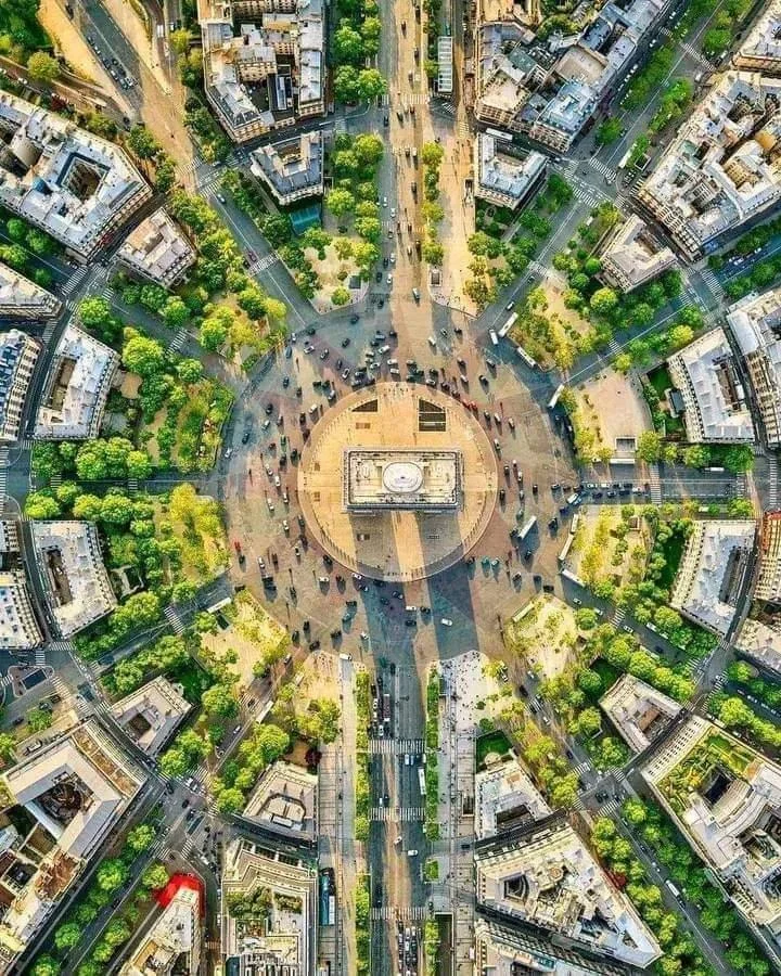 arco di trionfo a Parigi, rotatoria Etoile