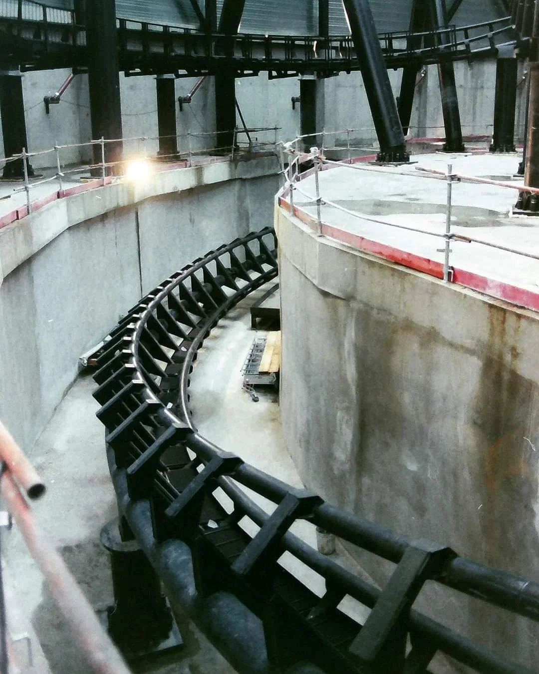 space-mountain-interno.jpg