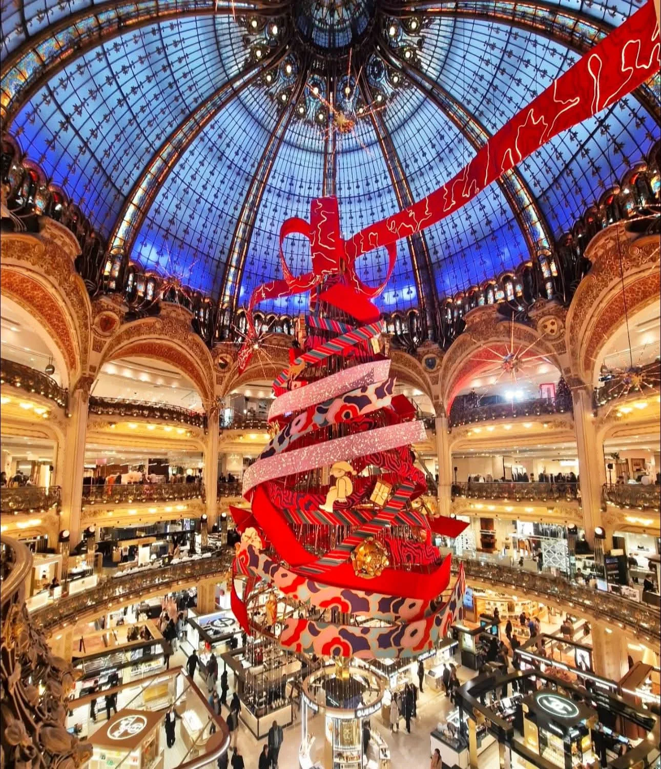 albero di Natale 2025 da galeries Lafayette a Parigi