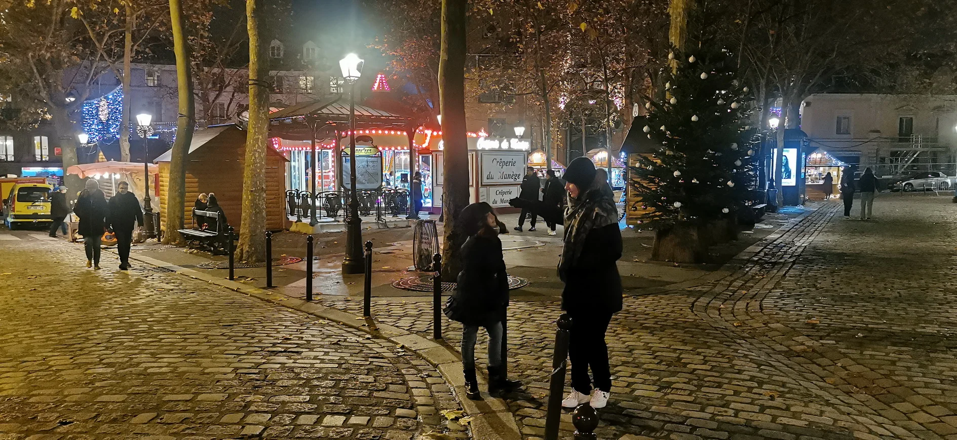 mercatino di natale plce des Abbesses, Parigi