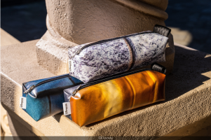 articoli fatti con il telone del restauro del castello di Disneyland Paris