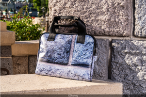 articoli fatti con il telone del restauro del castello di Disneyland Paris