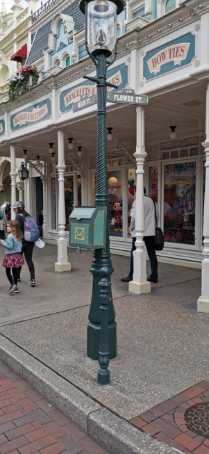 buca delle lettere a Dinseyland Paris