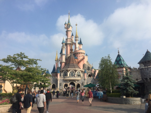 vista da Fantasyland del "retro" del castello di Disneyland Paris