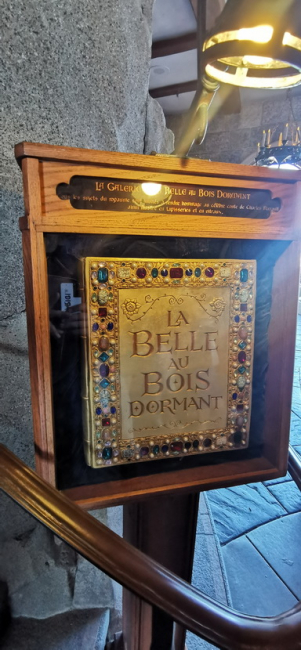 scala verso primo piano del castello di Disneyland Paris