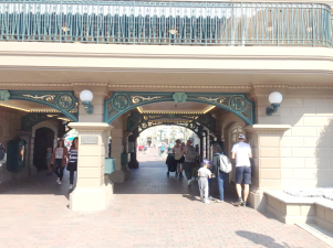 targa all ingresso del parco Disneyland Paris