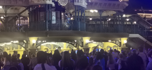 Topolino Mickey e Minnie salutano al parco Disneyland Paris