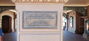 targa all ingresso del parco Disneyland Paris