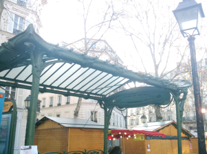 edicola della stazione Abbesses della metropolitana di Parigi di Hector Guimard