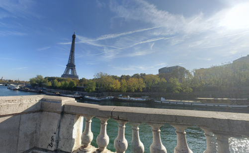 selfie su torre Eiffel dal pont de Bir-Hakeim