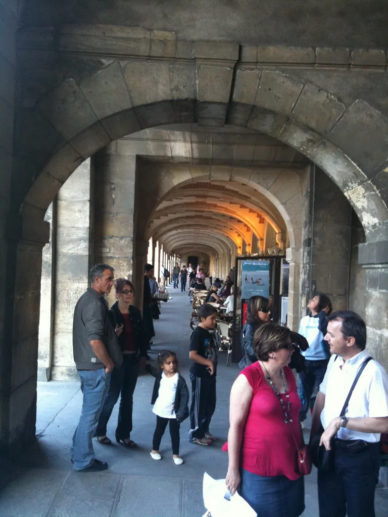 place des vosges porticato