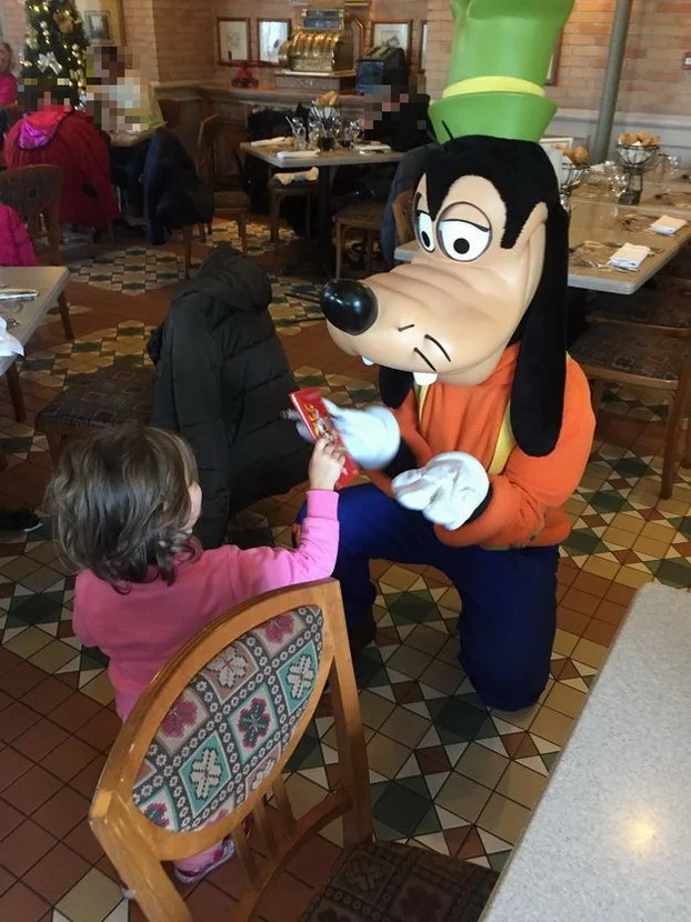 colazione pranzo cena con i con personaggi disney a disneyland paris
