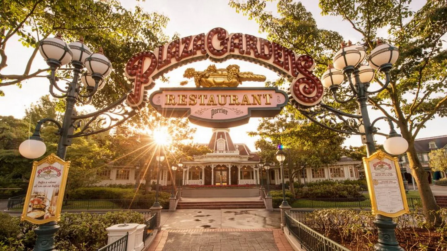 plaza gardens pasti con i personaggi a disneyland paris
