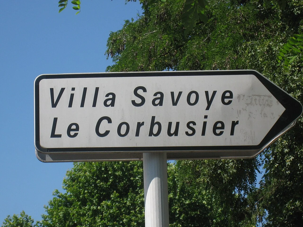 villa Savoye a Poissy Le Corbusier a piedi