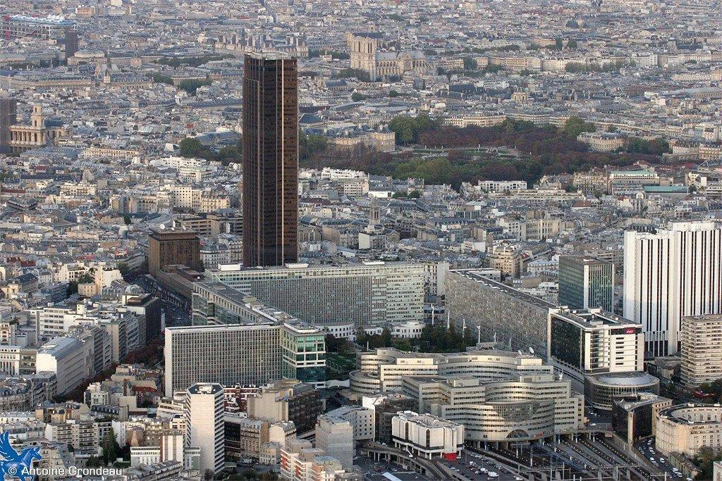 tetto della tour Montparnasse, con vista su torre Eiffel e Parigi