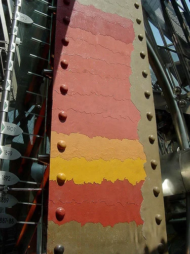 i vari colori nella storia della torre Eiffel