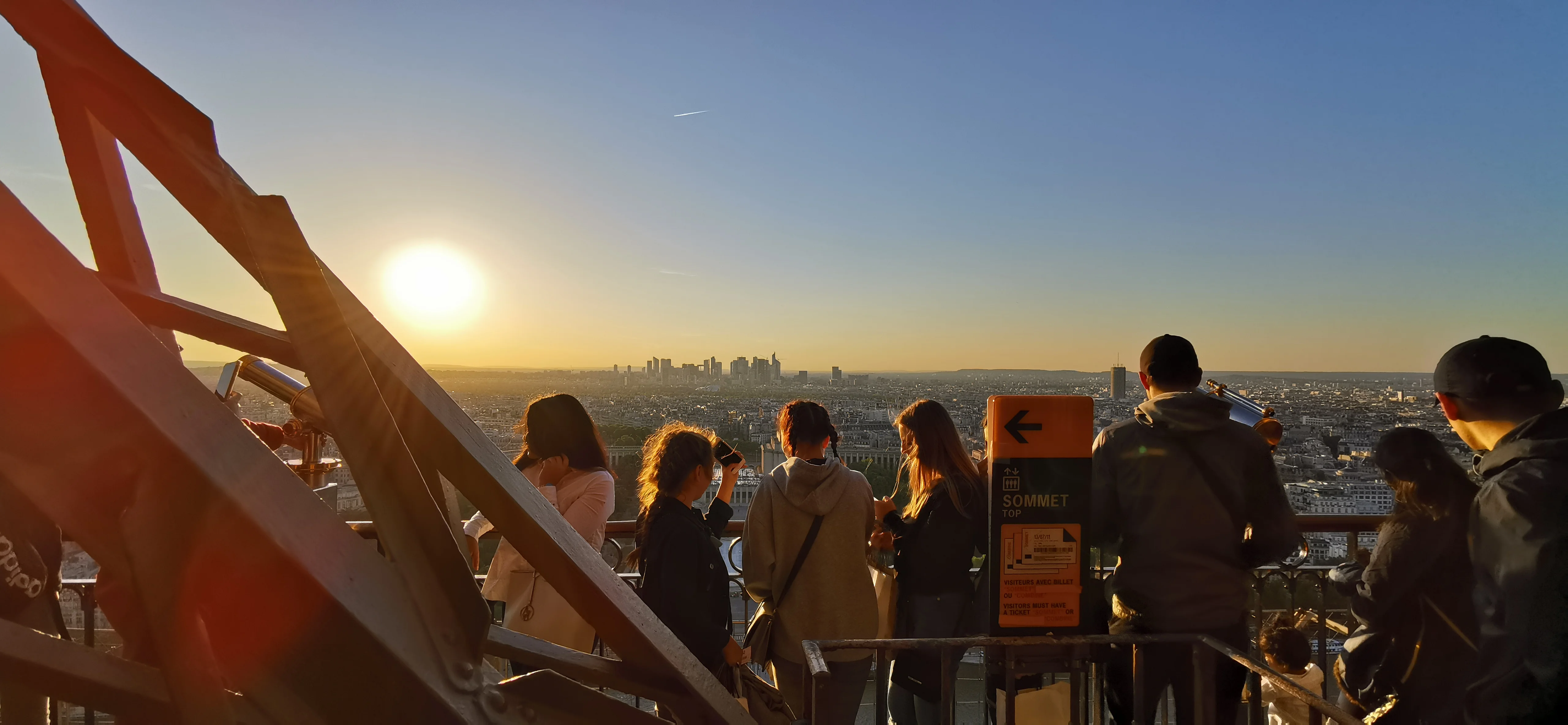 panorama dal secondo piano della torre eiffel al tramonto
